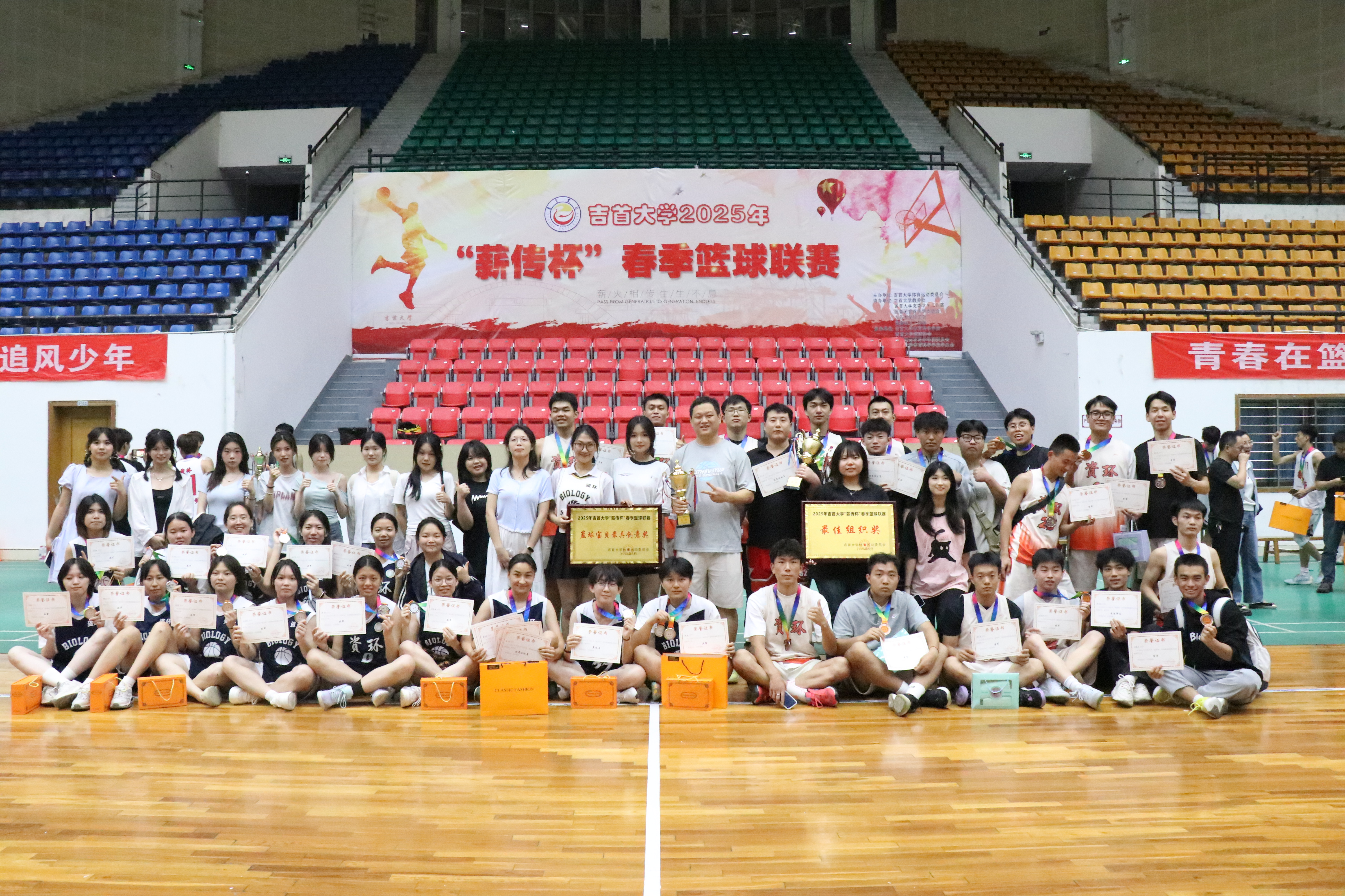 图为合照.JPG