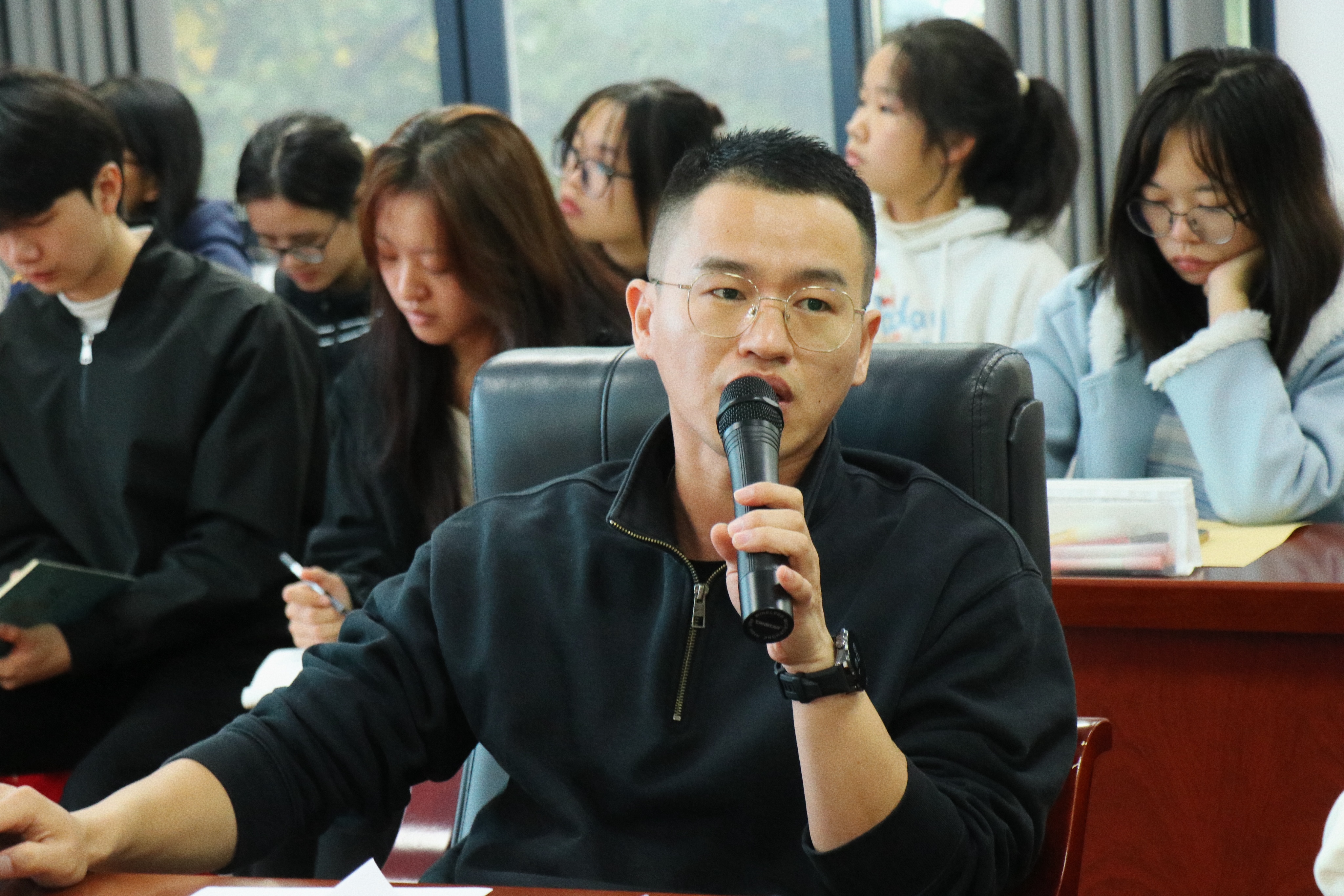 图为查满荣副院长发言1.jpg
